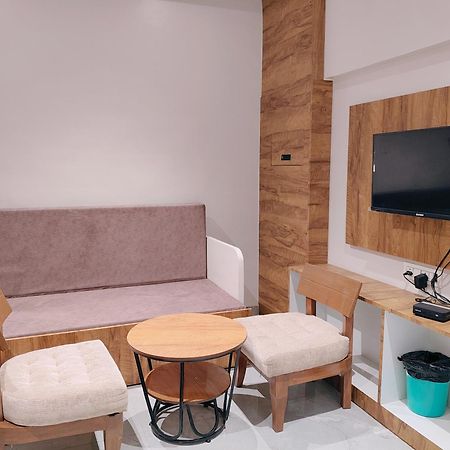 Hotel Pragati Inn Ахмаднагар Екстериор снимка