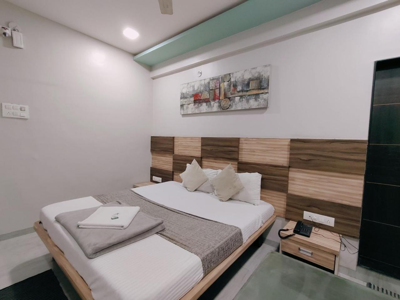 Hotel Pragati Inn Ахмаднагар Екстериор снимка