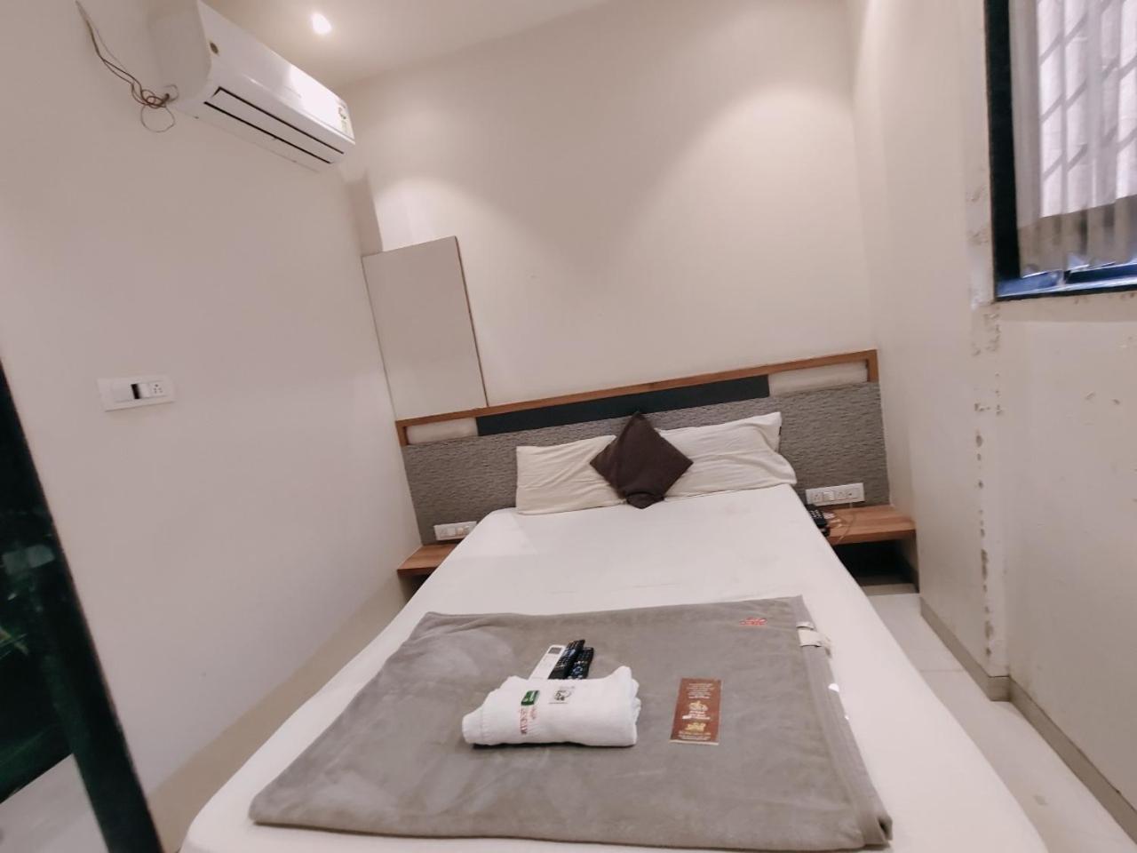 Hotel Pragati Inn Ахмаднагар Екстериор снимка