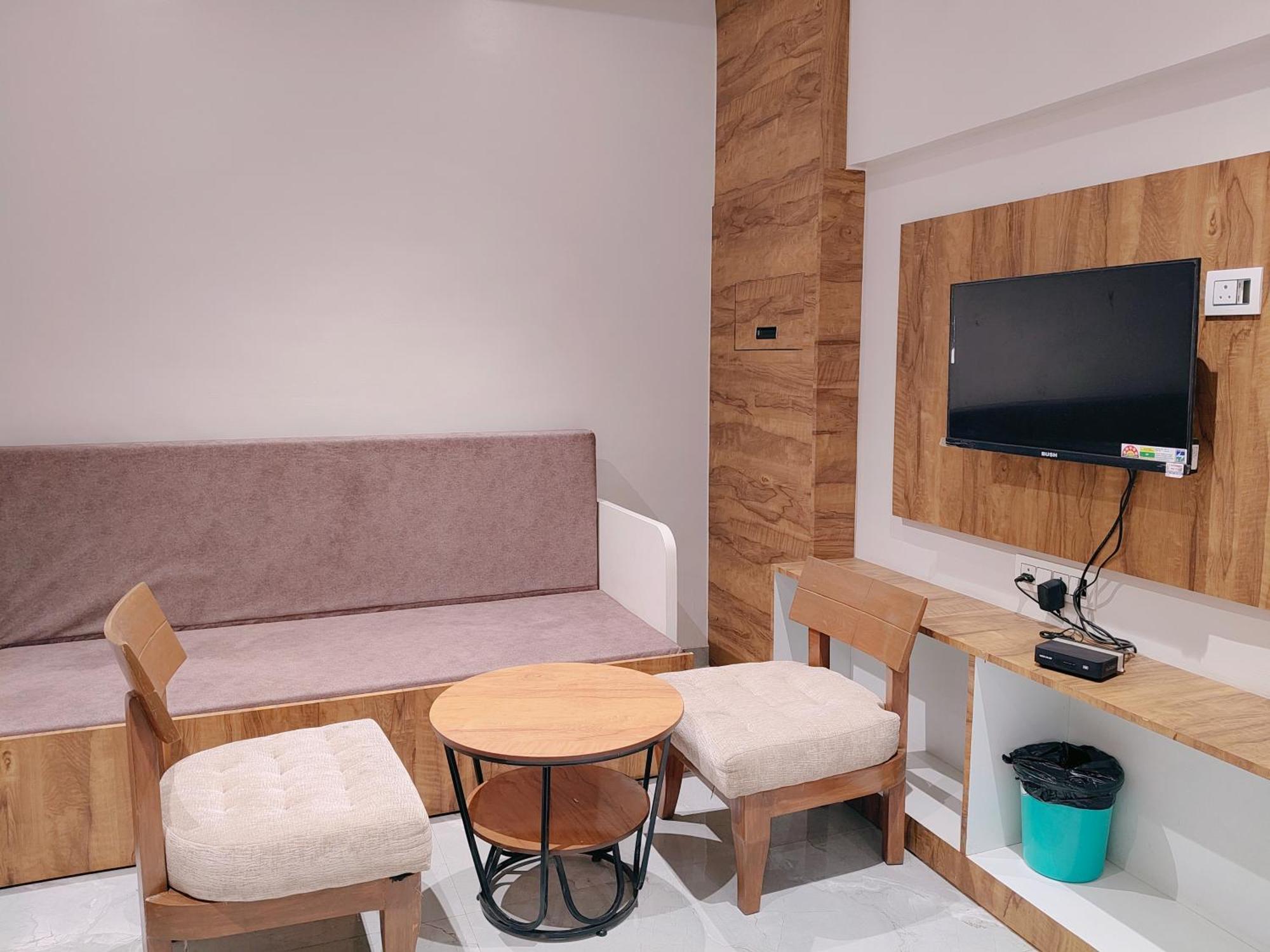 Hotel Pragati Inn Ахмаднагар Екстериор снимка