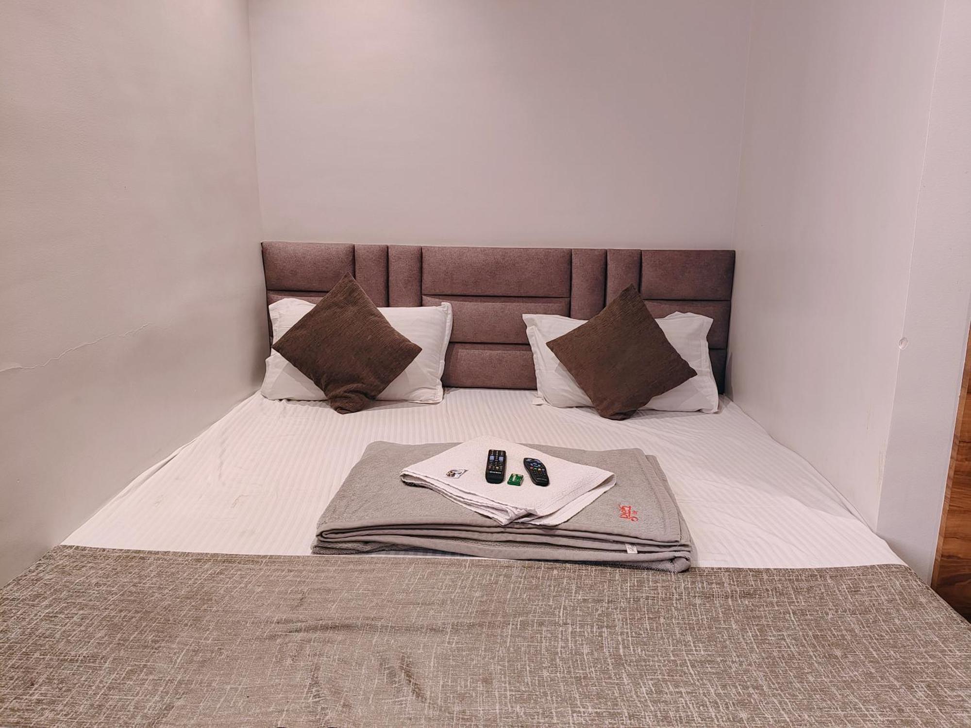 Hotel Pragati Inn Ахмаднагар Екстериор снимка