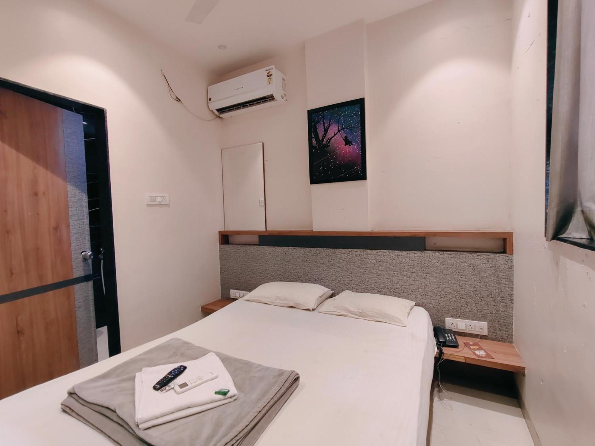 Hotel Pragati Inn Ахмаднагар Екстериор снимка