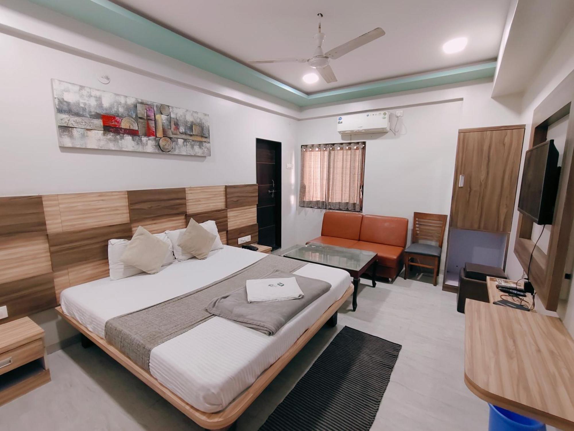 Hotel Pragati Inn Ахмаднагар Екстериор снимка