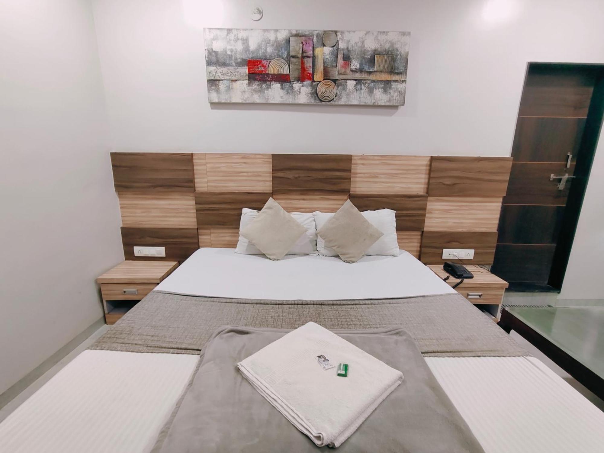 Hotel Pragati Inn Ахмаднагар Екстериор снимка